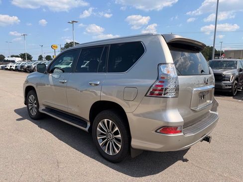 Used 2023 Lexus GX 460 Luxury w/ Accessory Package AWD/4WD image 6