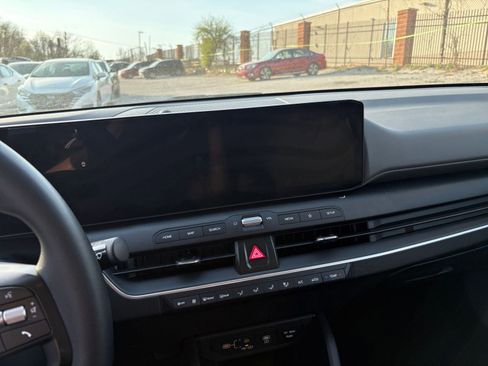 Used 2025 Kia K4 LXS image 17