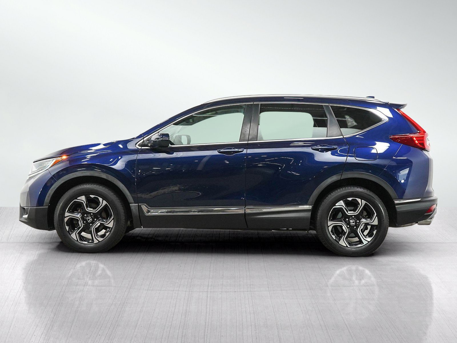 Used 2017 Honda CR-V Touring image 2