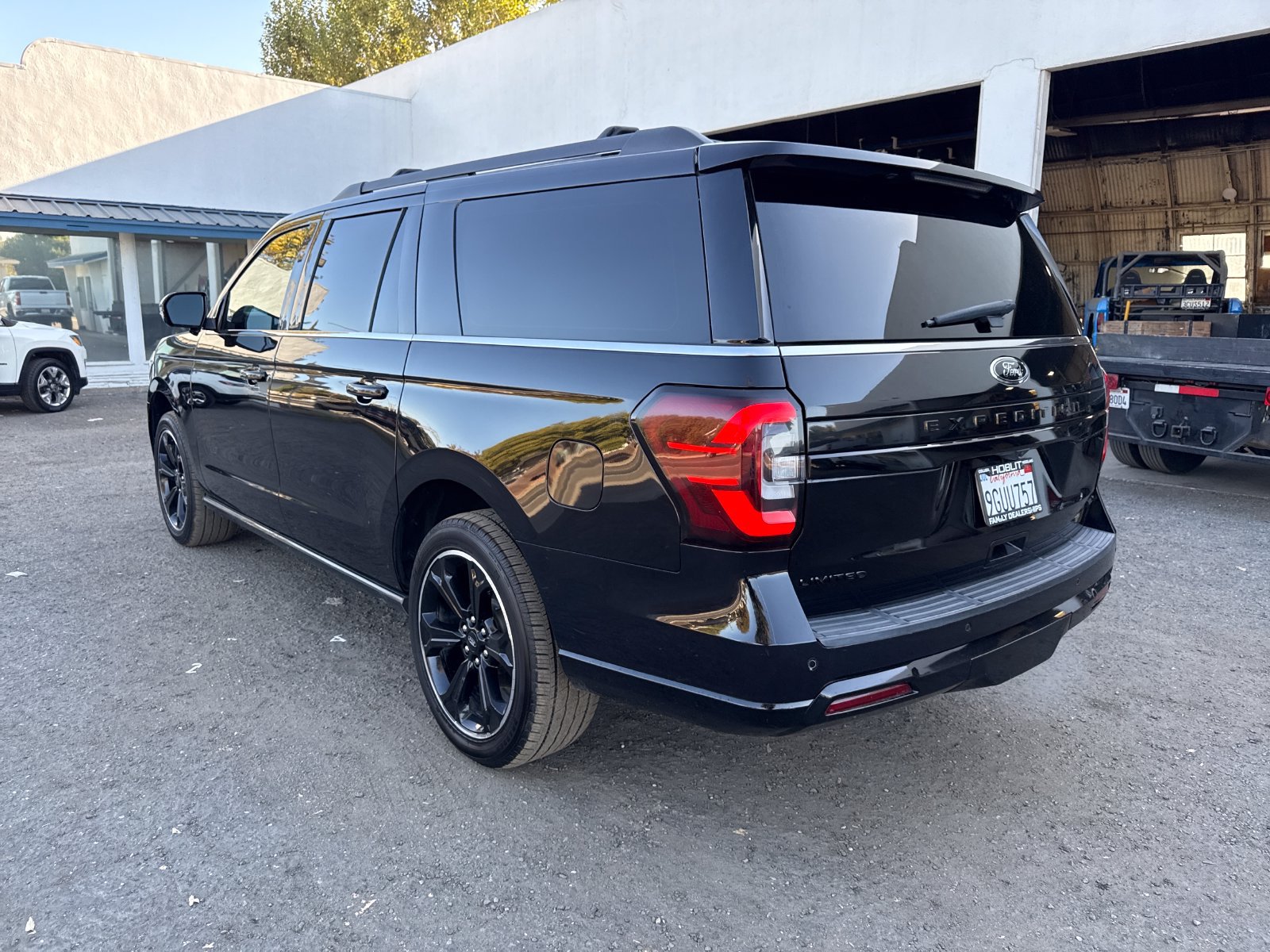 Used 2023 Ford Expedition Max Limited AWD/4WD image 3