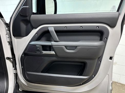 New 2026 Land Rover Defender 130 X-Dynamic SE image 33