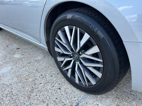 Used 2024 Nissan Altima 2.5 SV image 9