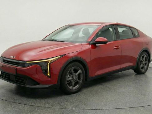 Used 2025 Kia K4 LXS image 3