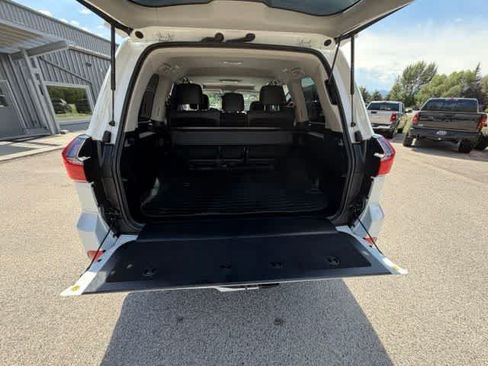 Used 2019 Lexus LX 570 4WD w/ Luxury Package image 26