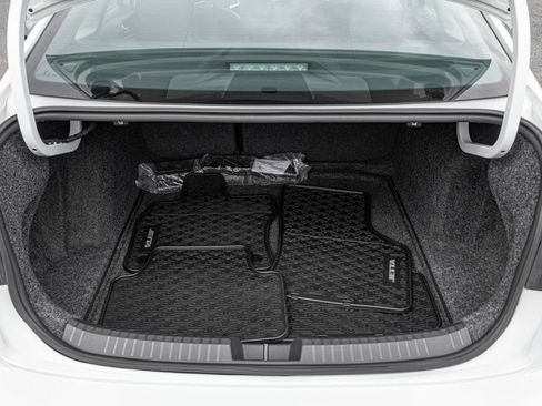 Used 2023 Volkswagen Jetta SE w/ Panoramic Sunroof Package FWD image 31