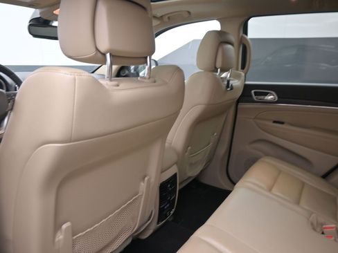 Used 2021 Jeep Grand Cherokee Limited image 12