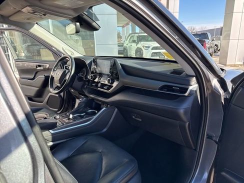 Used 2021 Toyota Highlander Limited image 31