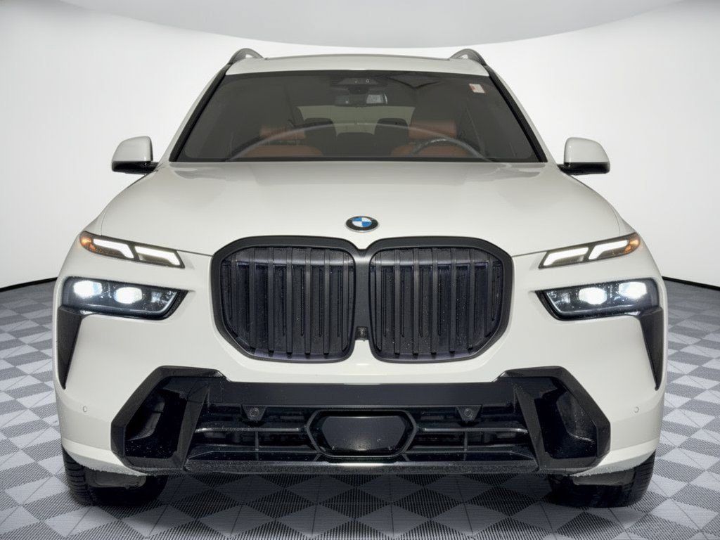 Used 2023 BMW X7 xDrive40i w/ M Sport Package AWD/4WD image 6