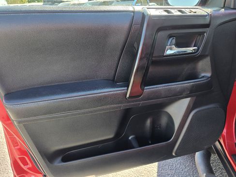 Used 2021 Toyota 4Runner SR5 AWD/4WD image 9