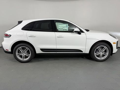 Certified 2025 Porsche Macan 2.0T image 8