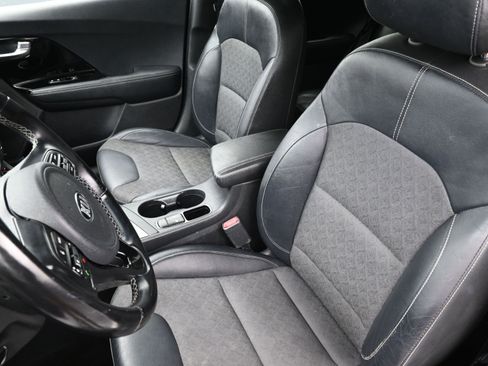 Used 2019 Kia Niro S Touring image 11