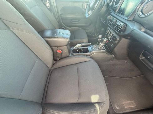 Used 2018 Jeep Wrangler Unlimited Sahara image 35