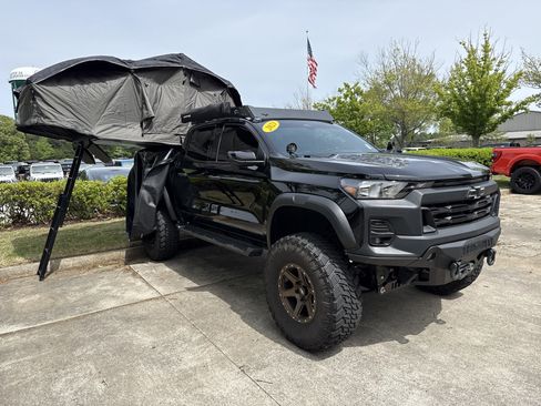 Used 2023 Chevrolet Colorado Trail Boss w/ Technology Package AWD/4WD image 36
