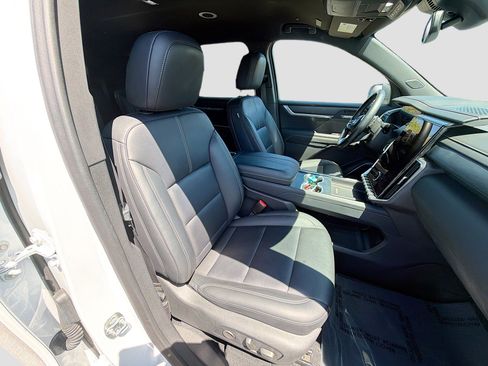 Used 2024 GMC Acadia Elevation image 14