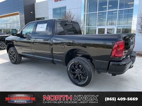 New 2026 RAM 2500 Laramie AWD/4WD image 18