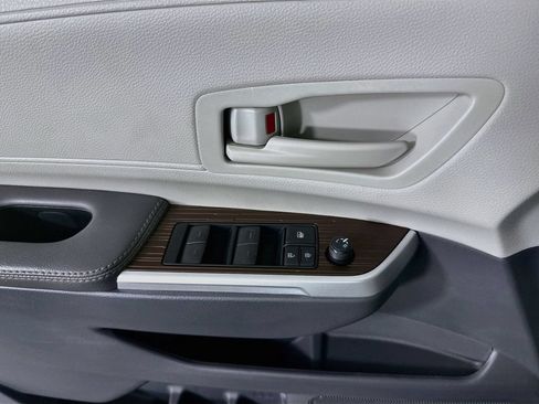 Certified 2024 Toyota Sienna LE FWD image 22