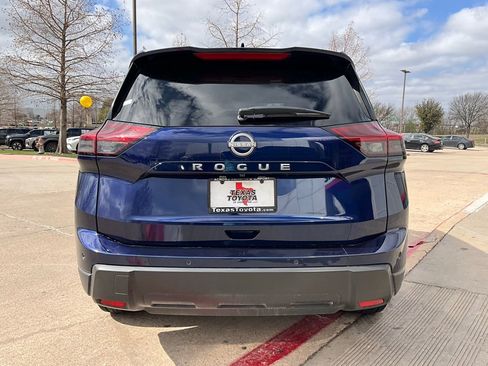 Used 2025 Nissan Rogue SV image 7