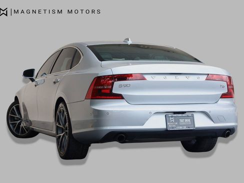 Used 2018 Volvo S90 T5 Momentum w/ Convenience Package FWD image 8