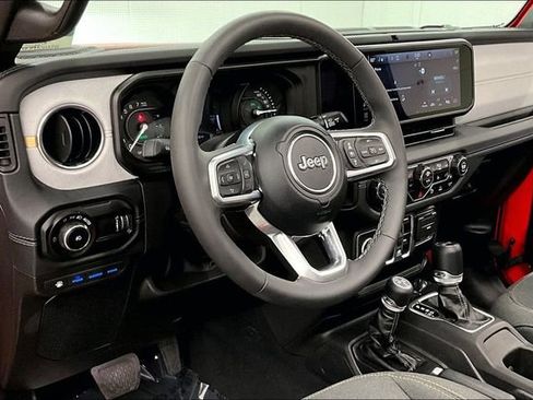 Used 2025 Jeep Wrangler Sahara 4xe w/ Safety Group image 17