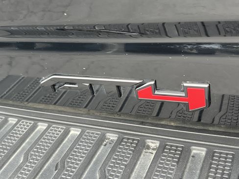 Used 2024 GMC Sierra 3500 AT4 w/ AT4 Premium Plus Package image 9