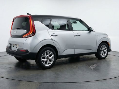 Used 2025 Kia Soul LX w/ LX Technology Package FWD image 9