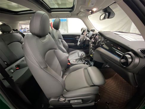 Certified 2024 MINI Cooper SE image 30