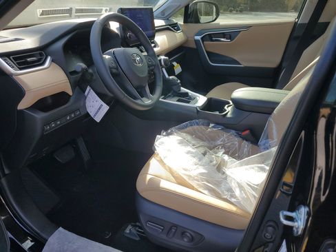 New 2025 Toyota RAV4 Limited image 18