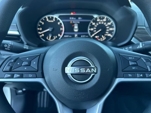 Used 2025 Nissan Altima 2.5 SV AWD/4WD image 23