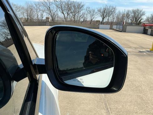 Used 2014 Land Rover Range Rover Sport HSE image 19