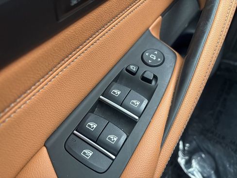 Used 2023 BMW 530i xDrive 530i xDrive w/ Premium Package image 18