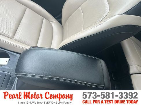 Used 2022 Ford Escape Titanium image 19