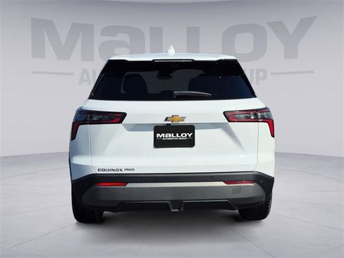 Used 2026 Chevrolet Equinox LT w/ Convenience Package II image 4