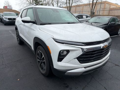Used 2025 Chevrolet TrailBlazer LT image 3