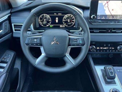 New 2025 Mitsubishi Outlander SEL image 15