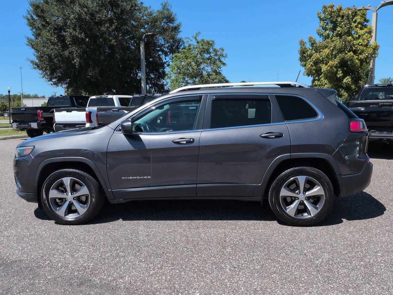 Used 2021 Jeep Cherokee Limited w/ Mopar Interior Package AWD/4WD image 3