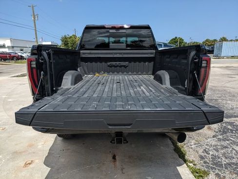 Used 2024 GMC Sierra 2500 AT4 w/ AT4 Premium Plus Package AWD/4WD image 13