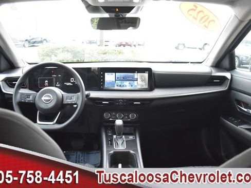 Used 2025 Nissan Kicks SV w/ Interior Electronics Package FWD image 3