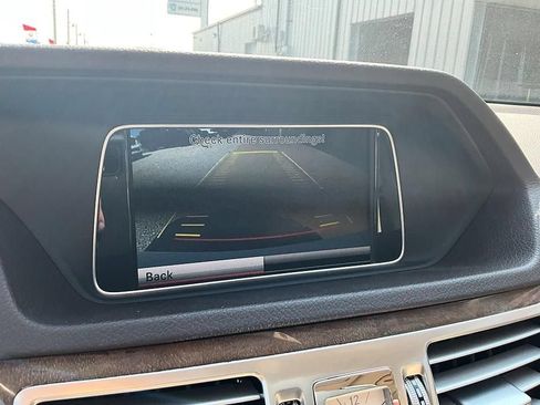 Used 2014 Mercedes-Benz E 350 4MATIC Sedan image 23