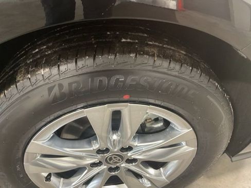 Used 2026 Toyota Sienna Limited image 8