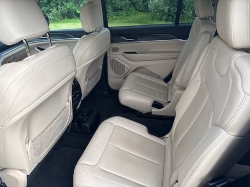 Used 2022 Jeep Grand Cherokee L Limited AWD/4WD image 35