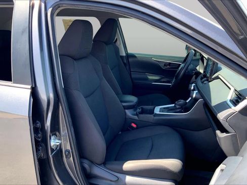 Used 2022 Toyota RAV4 LE AWD/4WD image 9