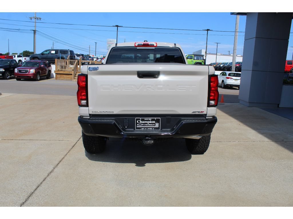 New 2026 Chevrolet Colorado ZR2 w/ Midnight Edition AWD/4WD image 6