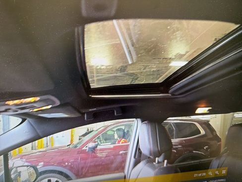 Used 2025 Toyota Sienna XSE FWD image 16