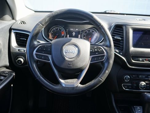 Used 2019 Jeep Cherokee Latitude Plus w/ Comfort/Convenience Group image 13