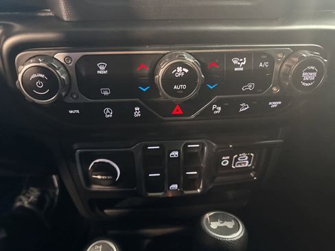 Used 2020 Jeep Wrangler Unlimited Sport image 23