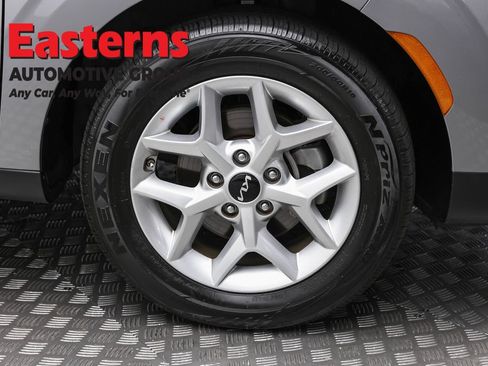 Used 2025 Kia Soul LX w/ LX Technology Package FWD image 30
