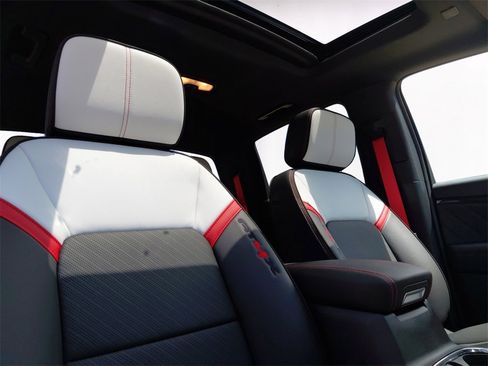 New 2025 GMC Canyon AT4 w/ AT4X Package image 15