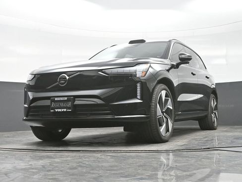 New 2025 Volvo EX90 Ultra image 40