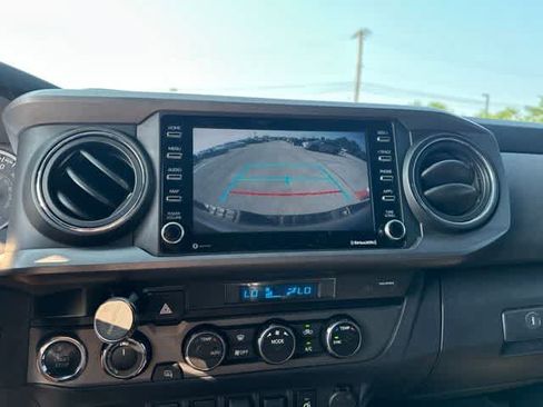 Used 2021 Toyota Tacoma TRD Off-Road w/ Technology Package AWD/4WD image 8