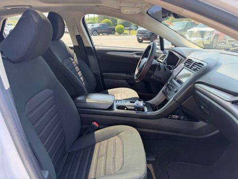 Used 2020 Ford Fusion SE FWD image 31